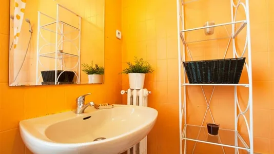 Rooms in Madrid Centro - photo 9