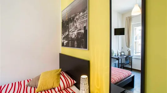 Rooms in Milano Zona 8 - Fiera, Gallaratese, Quarto Oggiaro - photo 4