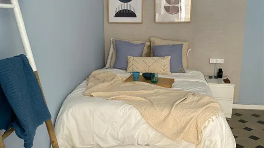 Rooms in Barcelona Ciutat Vella - photo 7