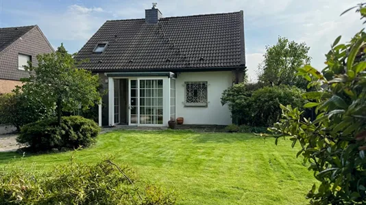 Houses in Rhein-Kreis Neuss - photo 1