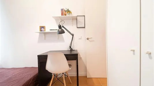 Rooms in Barcelona Ciutat Vella - photo 4