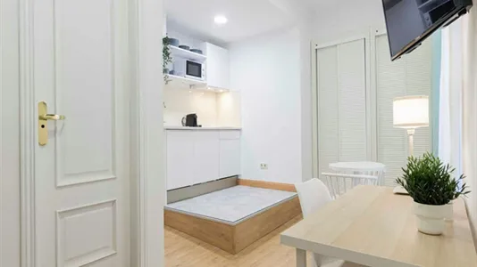 Rooms in Madrid Centro - photo 6