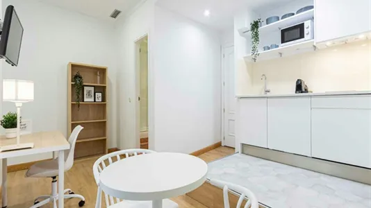 Rooms in Madrid Centro - photo 8