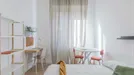 Room for rent, Milano Zona 8 - Fiera, Gallaratese, Quarto Oggiaro, Milan, Viale Carlo Espinasse