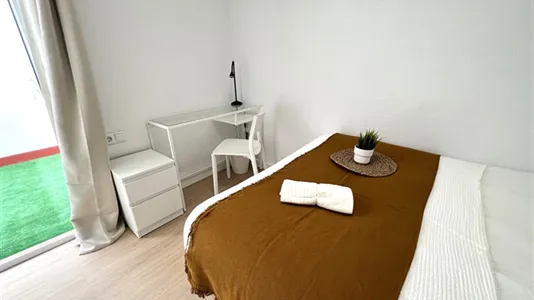 Rooms in el Camí de Vera - photo 4