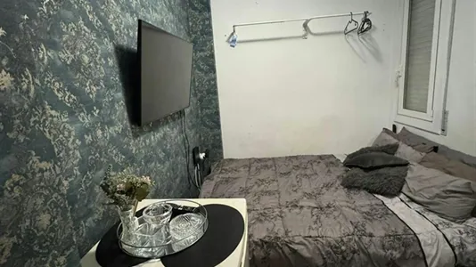 Rooms in Barcelona Sants-Montjuïc - photo 2