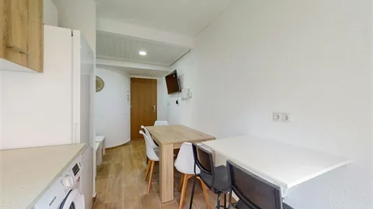 Rooms in Valencia Camins al Grau - photo 5