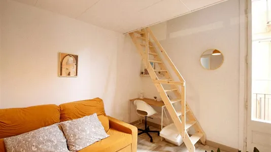 Rooms in Barcelona Ciutat Vella - photo 9