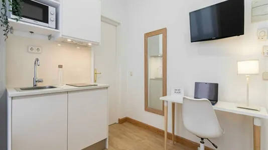 Rooms in Madrid Centro - photo 9