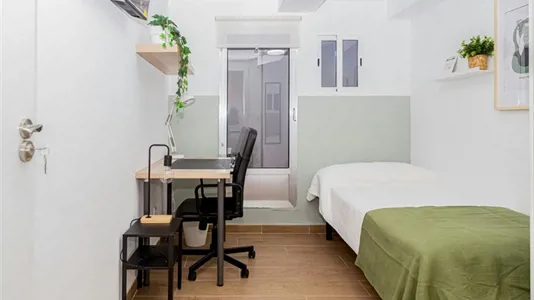 Rooms in Zaragoza - photo 1