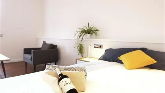 Rooms in Barcelona Eixample - photo 10