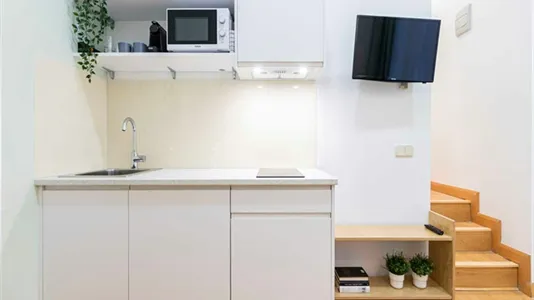 Rooms in Madrid Centro - photo 10