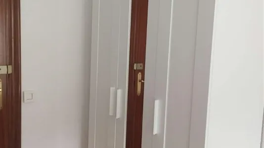 Rooms in Oviedo - photo 5