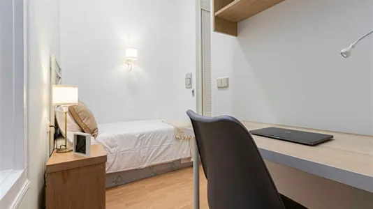Rooms in Madrid Centro - photo 4