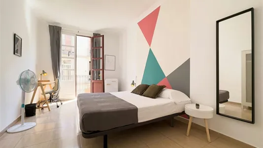 Rooms in Barcelona Ciutat Vella - photo 1