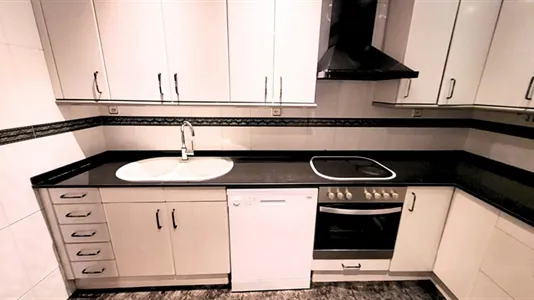 Rooms in Barcelona Ciutat Vella - photo 7