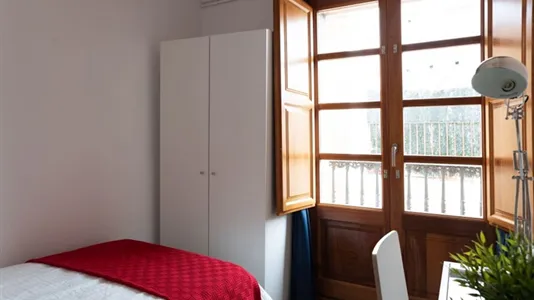 Rooms in Barcelona Ciutat Vella - photo 8
