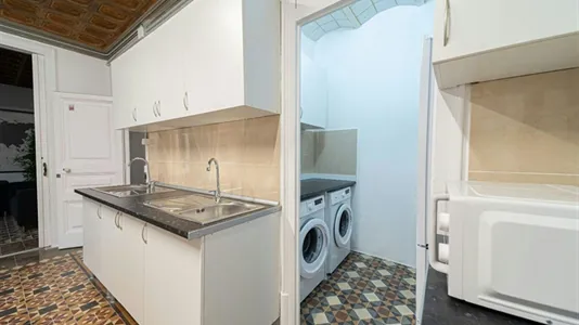 Rooms in Barcelona Ciutat Vella - photo 7