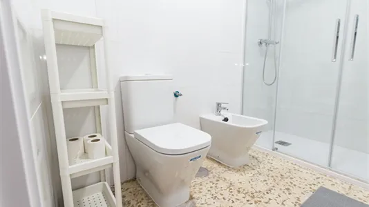 Rooms in Málaga - photo 8