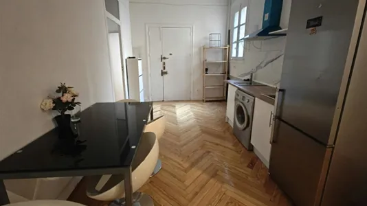 Rooms in Madrid Centro - photo 10