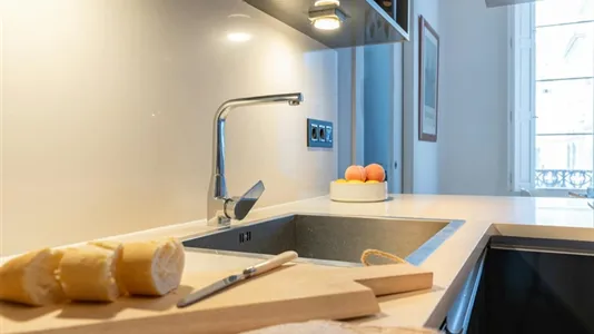 Rooms in Barcelona Ciutat Vella - photo 7