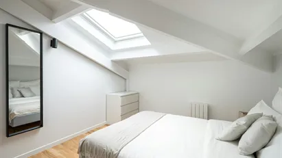 Room for rent in L'Haÿ-les-Roses, Île-de-France