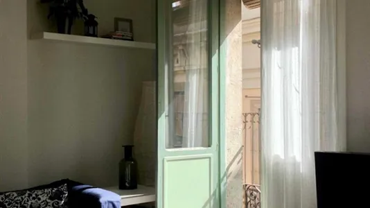 Rooms in Barcelona Ciutat Vella - photo 8