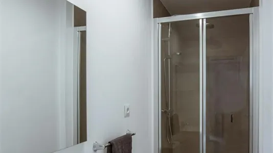 Rooms in Barcelona Ciutat Vella - photo 9