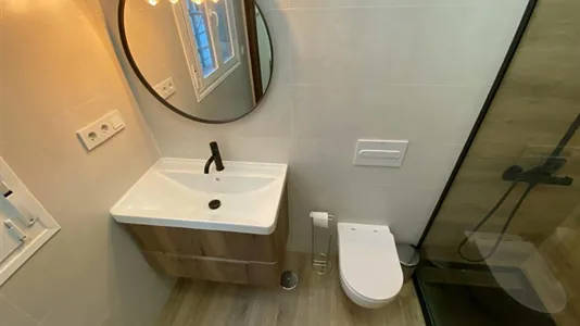 Rooms in Madrid Centro - photo 8