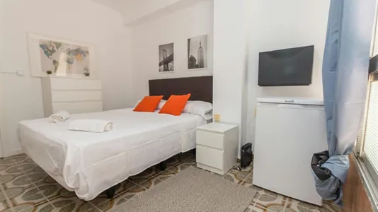 Rooms in Málaga - photo 6