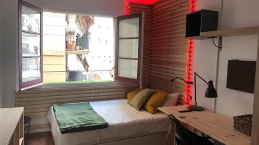 Rooms in Barcelona Ciutat Vella - photo 8