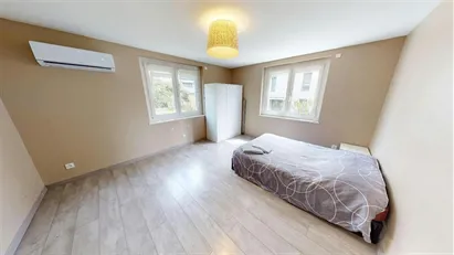 Room for rent in Saint-Julien-en-Genevois, Auvergne-Rhône-Alpes