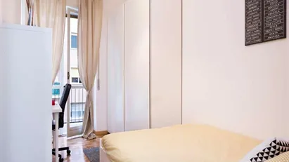 Room for rent in Milano Zona 8 - Fiera, Gallaratese, Quarto Oggiaro, Milan