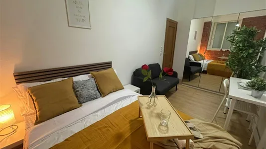 Rooms in Madrid Centro - photo 9
