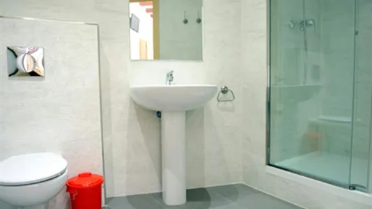 Rooms in Barcelona Ciutat Vella - photo 5