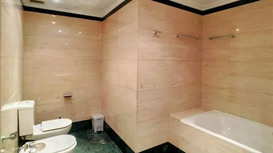 Rooms in Madrid Centro - photo 9