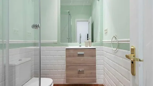 Rooms in Madrid Centro - photo 10