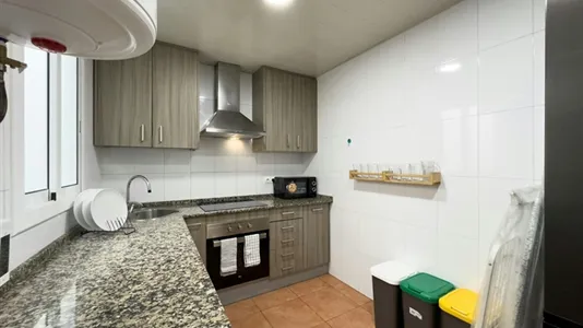 Rooms in Barcelona Ciutat Vella - photo 8