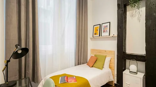 Rooms in Madrid Centro - photo 1