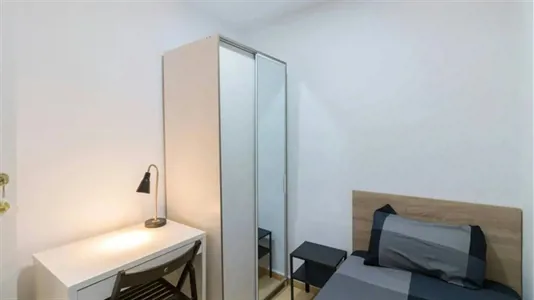 Rooms in Barcelona Ciutat Vella - photo 2