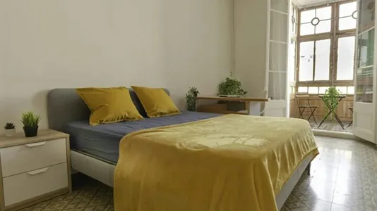 Rooms in Barcelona Eixample - photo 4