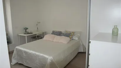 Room for rent in Roma Municipio VI – Roma Delle Torri, Rome
