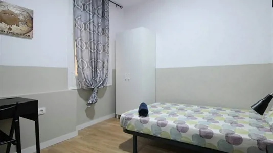 Rooms in Barcelona Ciutat Vella - photo 2