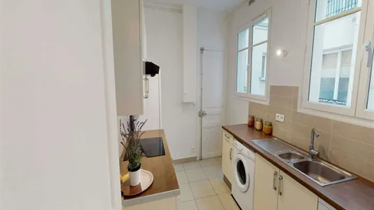Rooms in Paris 8ème arrondissement - photo 7