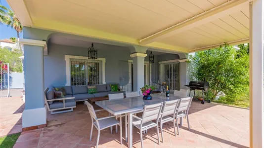 Houses in Estepona - photo 4