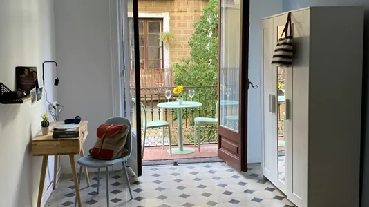 Rooms in Barcelona Ciutat Vella - photo 5