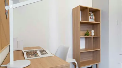 Room for rent in Milano Zona 5 - Vigentino, Chiaravalle, Gratosoglio, Milan