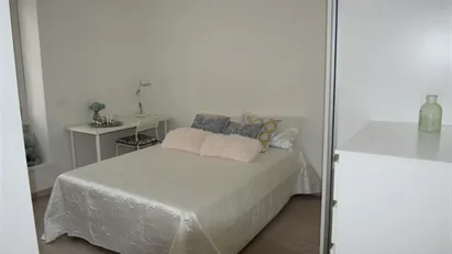 Room for rent in Roma Municipio VI – Roma Delle Torri, Rome