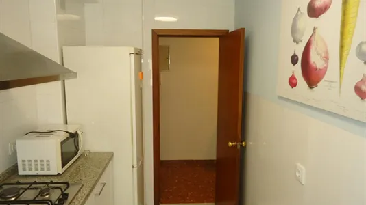 Rooms in Córdoba - photo 8