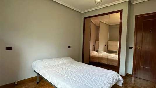 Rooms in Oviedo - photo 2